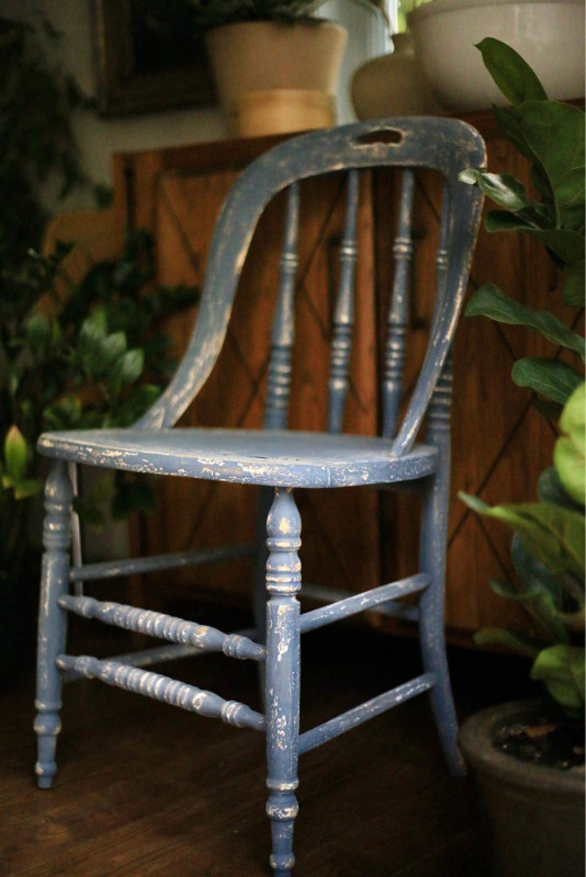 3 chaises de bois antiques restaurées par une artiste du bois dans Chaises, Fauteuils inclinables  à Laval/Rive Nord - Image 4