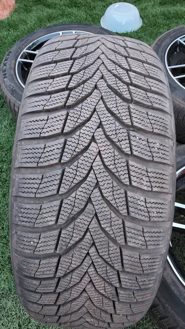 255/35/19 Nexen winter tires 80% tread in Tires & Rims in Markham / York Region - Image 7