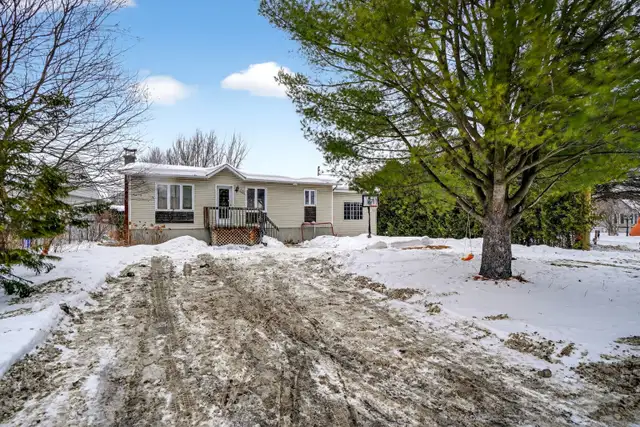 TERREBONNE ! BAISSE DE PRIX! BUNGALOW 5 CAC ET TERRAIN 44708PC !