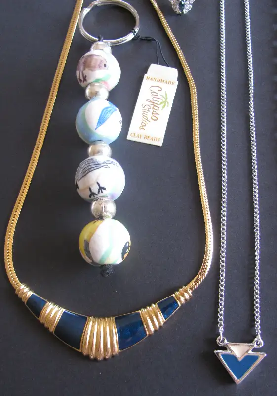 Vntg Costume Jewelry Avon Joan Rivers Sarah Coventry 47PC Mixed in Arts & Collectibles in Saint John - Image 8