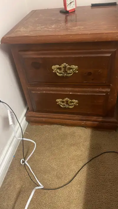 Set of two bedside drawers in good condition nothing broken.