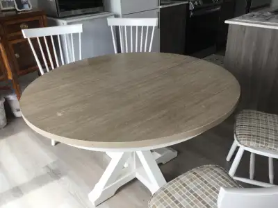 Ensemble table ronde 48” avec extension et 4chaises de cuisine,, View more