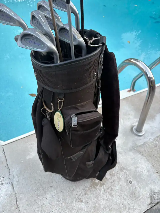 full set of women’s right golf clubs and bag  in Golf in Guelph - Image 5