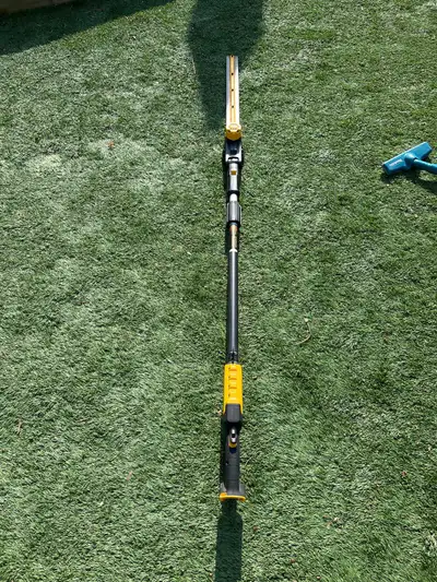 Brand new DeWalt trimmer, hedge trimmer brand new comes with battery and charger