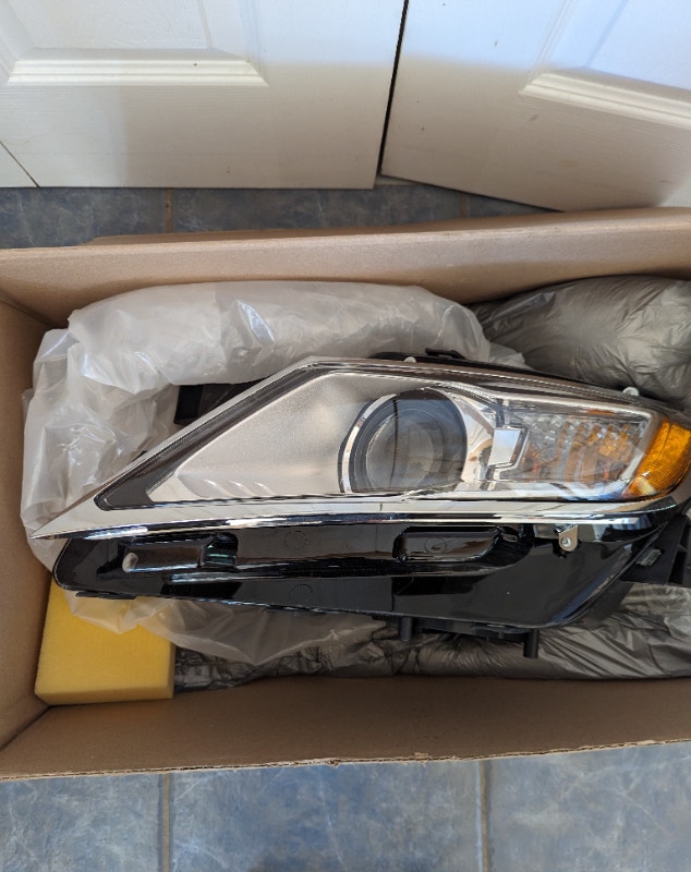Lincoln MKX Headlight Assembly Auto Body Parts Edmonton Kijiji