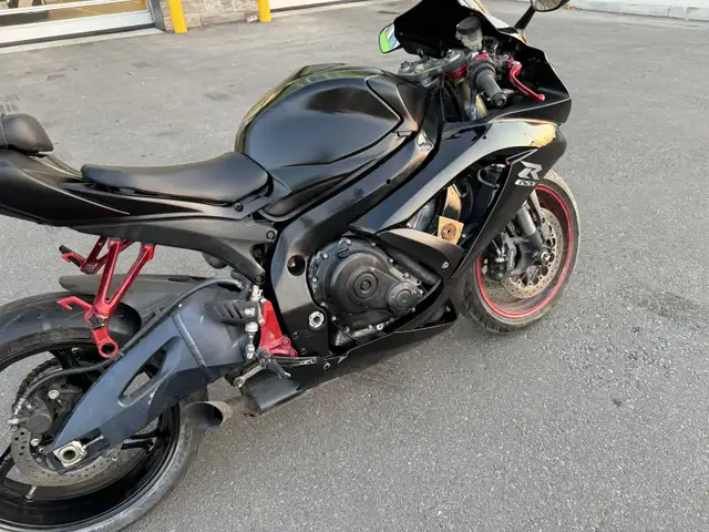 2010 Suzuki gsxr 600 in Sport Bikes in Markham / York Region - Image 6