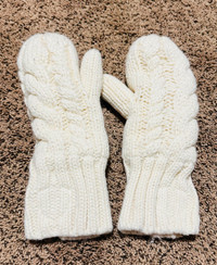 Canadiana white mitts