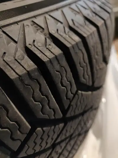 Continental VikingContact 7 195/65 R15 T XL 4 Tires with MacPek Steel Rims - 15". Almost brand new....