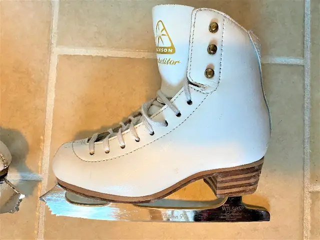 Jackson Competitor Figure Skates Girls Size 1.5 Patins Fille in Skates & Blades in City of Montréal - Image 3