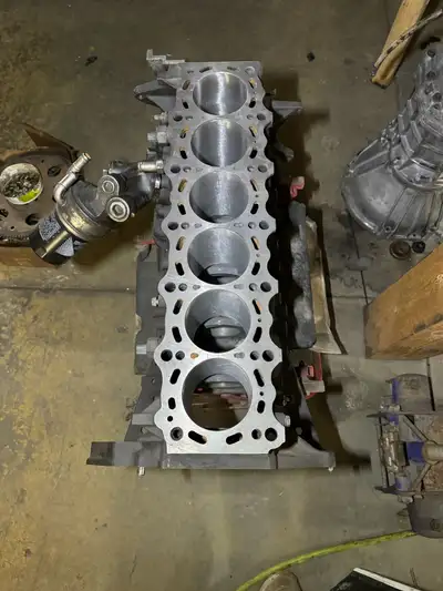 BASE 1JZGTE QUI PROVIENT D'UN TOYOTA SOARER JDM 1991 . LA BASE EST FRAICHEMENT DECKER ET LES PIERRES...