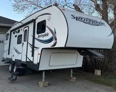 2013 Keystone Springdale 249FWBHSSR fifth wheel. Excellent condition. Everything fully functional. L...
