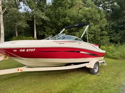 Powered by a single 3.0L MerCruiser Alpha 1 Inboard/Outboard engine that provides reliable, fuel-eff...