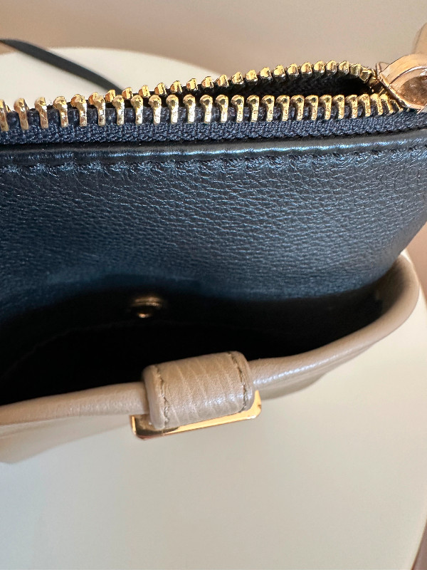 Danier black & tan leather crossbody bag in Women's - Bags & Wallets in Peterborough - Image 4