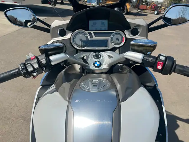 2014 BMW 1600 GTL Exclusive c/w trailer in Sport Touring in Strathcona County - Image 3