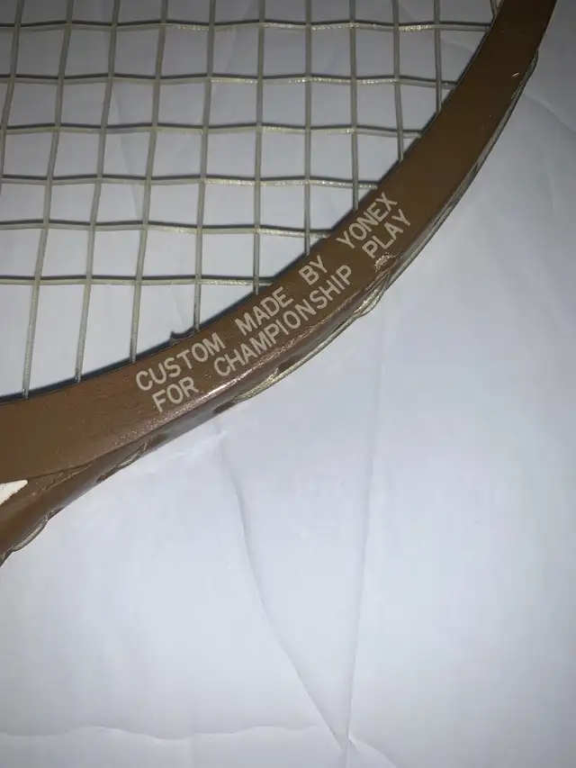 Rare find Vtg (over 40 yrs) Yonex Badminton Wooden Racket H-G3 in Arts & Collectibles in Markham / York Region - Image 5