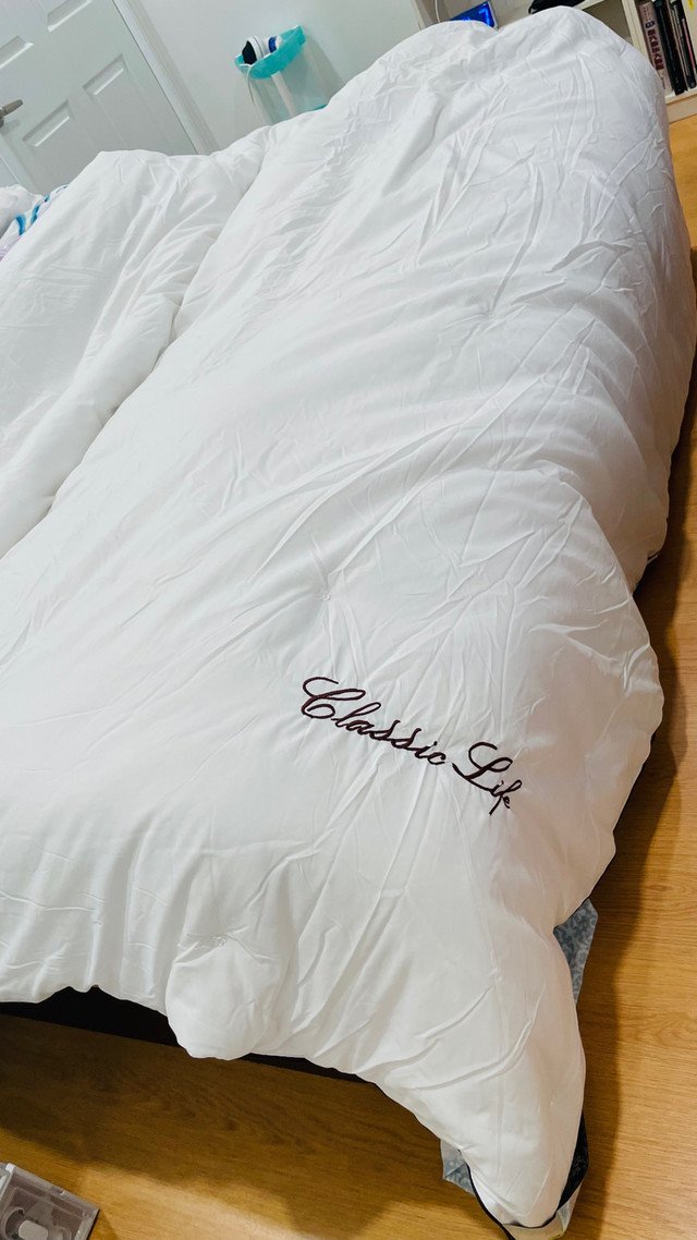 Hand Select Long Fibre Mulberry Silk Duvet in Bedding in City of Toronto - Image 3