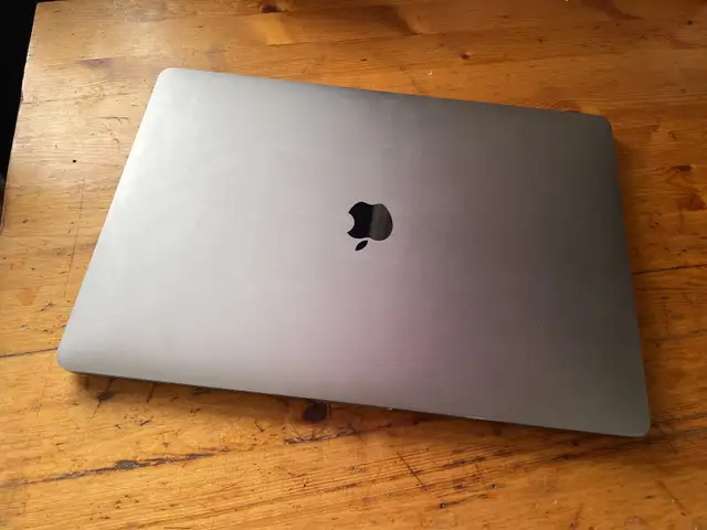 Macbook Pro 2016 15 inch 1TB SSD 16GB RAM Intel i7 2.9ghz in Laptops in City of Montréal - Image 3
