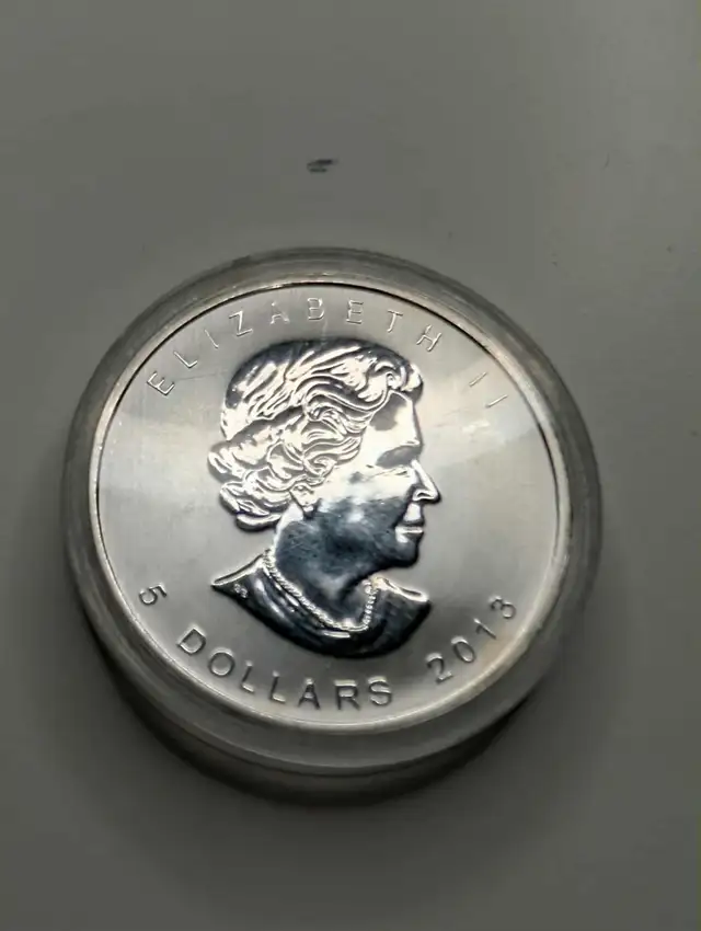 Canada 2013 $5 1 oz. .9999 Silver Maple Leaf Coin in Arts & Collectibles in City of Montréal - Image 3