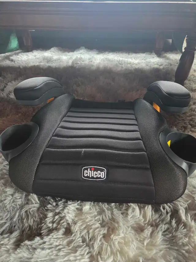chicco Car seat in Strollers, Carriers & Car Seats in Oakville / Halton Region - Image 2