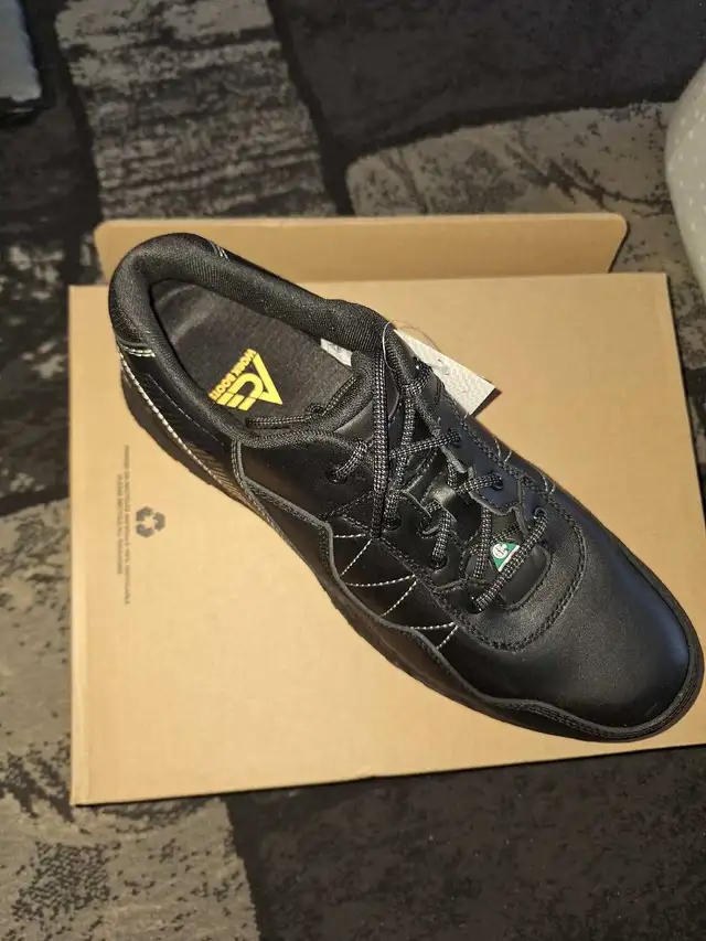 Safety shoes. Unused, size 12 in Men's Shoes in Kitchener / Waterloo - Image 3