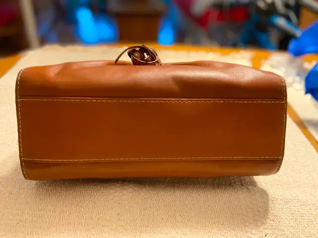 Sac à main Lancel en cuir marron in Women's - Bags & Wallets in Saint-Hyacinthe - Image 6