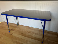 Table ajustable / Adjustable height desk