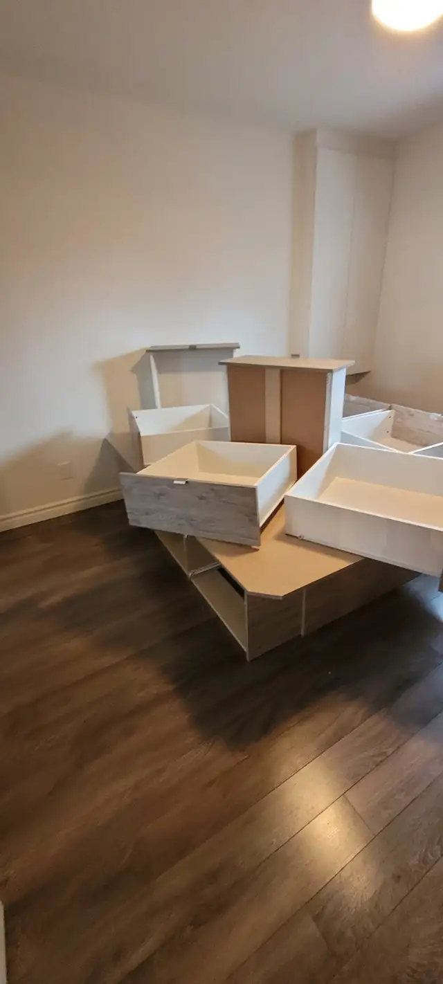 Base de lit (plateforme) Queen in Beds & Mattresses in Québec City - Image 6