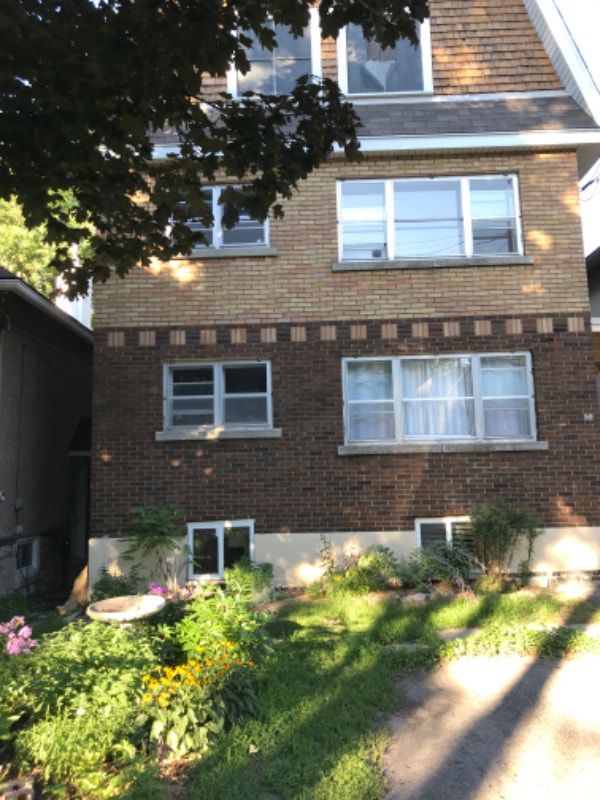 Roommate wanted to share a 2 bd apartment in Wellington Village Room