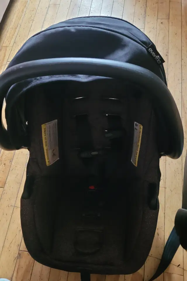 INFANTS CAR SEAT REAR-FACEING in Other in St. John's - Image 6