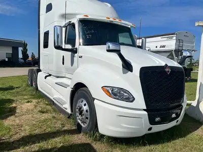 2025 International LT, International S13, 515hp, 14 speed autoshift, 40,000 rears, double bunk with...