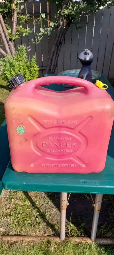 5 gallon jerry can -missing cap, View more
