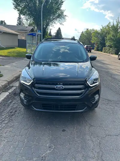 2019 ford escape SEL AWD 1.5L ecoboost Leather, heated seats, NAV, power tailgate, Bluetooth, apple...