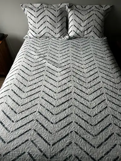 Bed cover with shams, View more