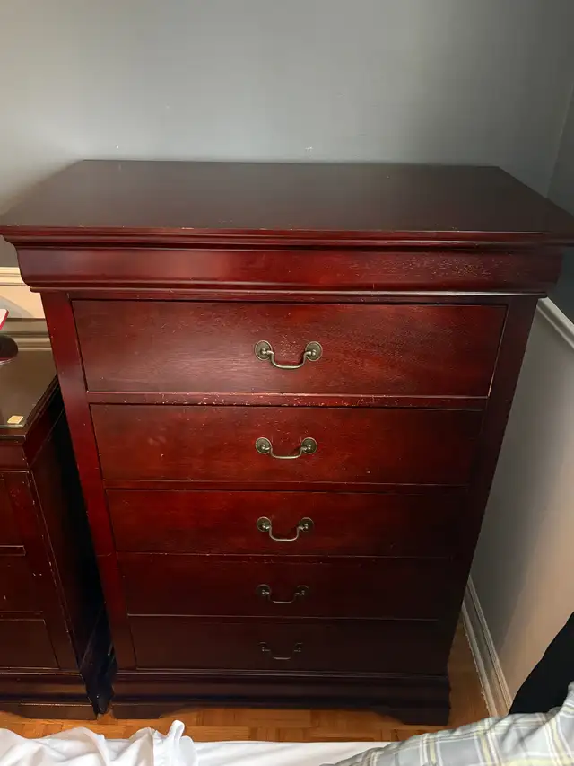 Ensemble de meubles en bois pour chambre à coucher in Dressers & Wardrobes in Longueuil / South Shore - Image 5