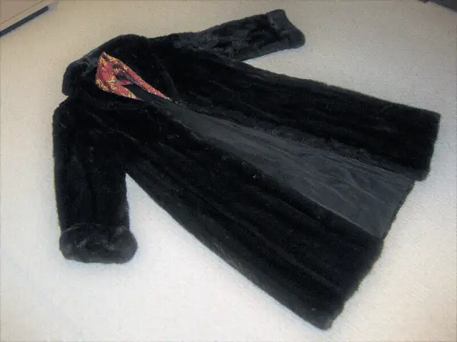 ***ELEGANT MANTEAU DE VISON BLACK DIAMOND GRANDEUR 12 ANS *** in Women's - Tops & Outerwear in City of Montréal - Image 4