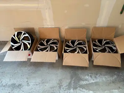 Selling a set of 4 genuine 18-inch Diamond-cut "Phantom" alloy wheels, original to a 2025 VW Jetta H...