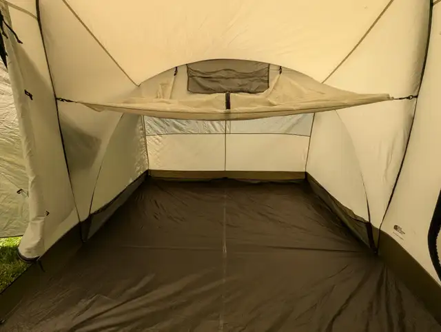 North Face Trailhead 8 tent in Fishing, Camping & Outdoors in Belleville - Image 6