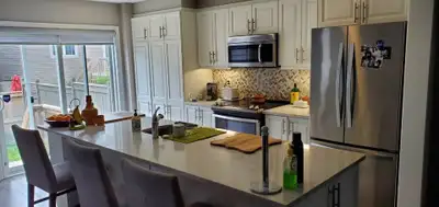 Modern 3 - Bedroom Townhome for Rent in Bridlewood, Kanata