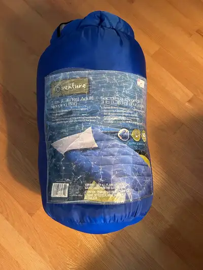 Je vends un sac de couchage d'extérieur Venture 3 lb (1,36 kg) pour adultes, parfait pour le camping...