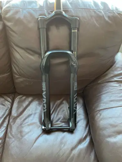 Selling a used but good condition Rockshox Yari fork. 170mm of travel, 15x110 boost axle. 29 or 27.5...