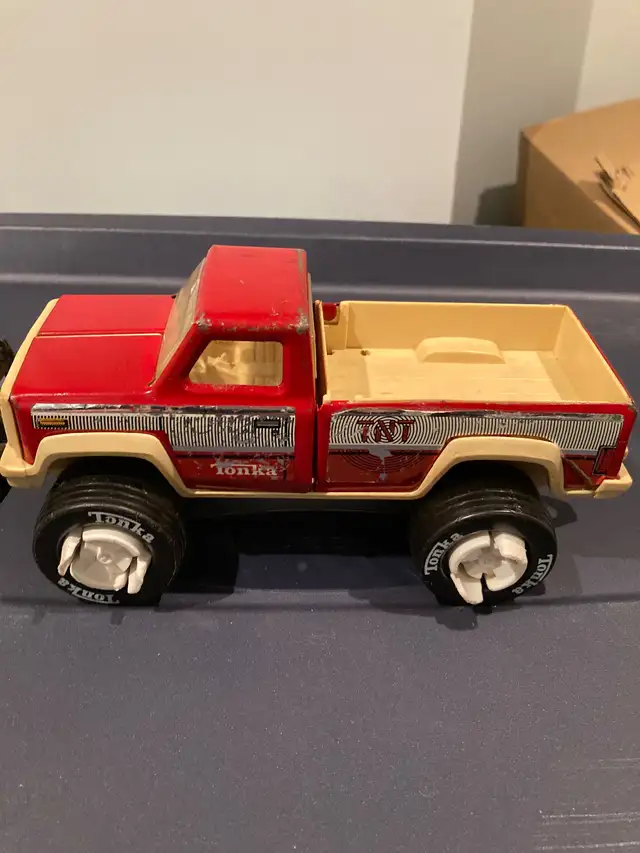 Pressed Metal Tonka Truck 1980s in Toys & Games in Oshawa / Durham Region - Image 2