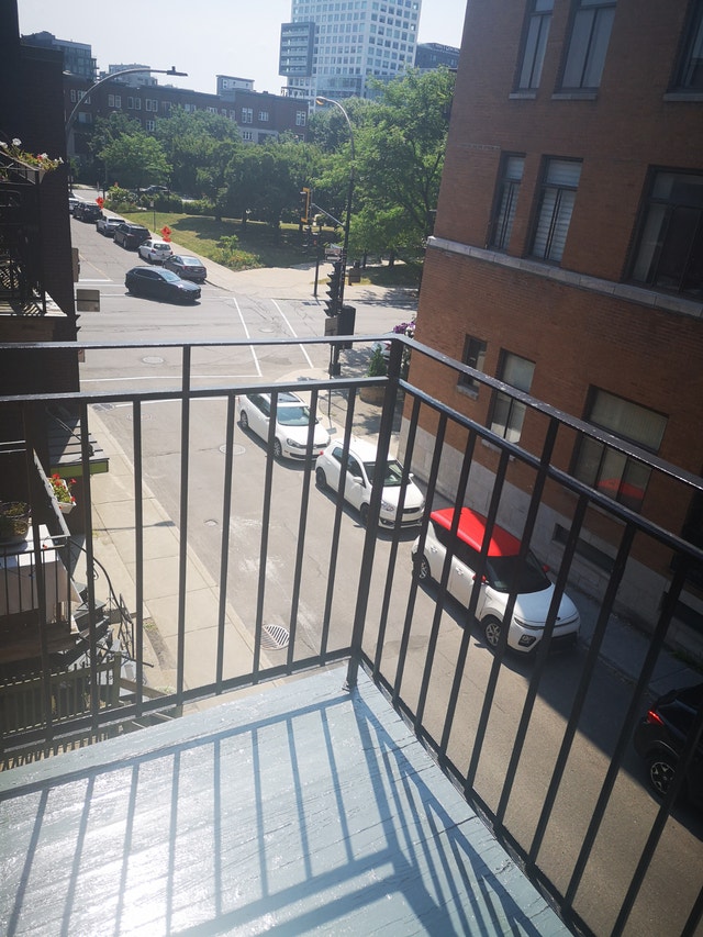 CENTRE-VILLE DOWNTOWN STYLE LOFT — photo 1