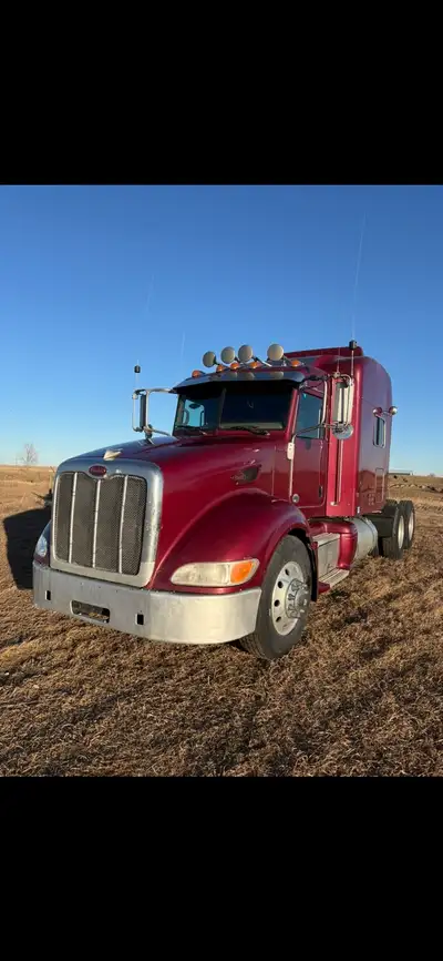 2012 Peterbilt 386 Paccar mx 13 475 HP 12.9L. 1.7 km 13 speed axle lock Front tires / rear drives ne...