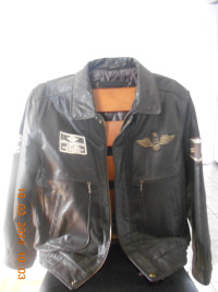 Très beau manteau de cuir style aviateur acheter chez Simon's