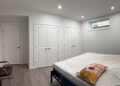 One master bedroom available from 16th of July in 2 bedroom basement located near amber gates. ‘For...