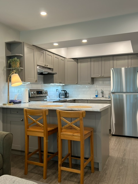 ALL INCLUSIVE LONG TERM RENTAL -- Lovely furnished one bedroom apartment located in the desirable We...