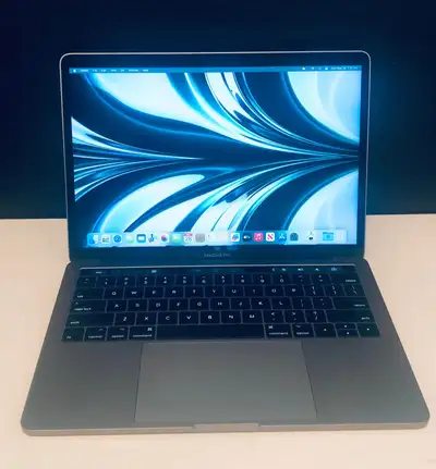 Macbook Pro Retina 13'' 2017 Touch Bar Touch ID 3.1GHz 256GB, View more