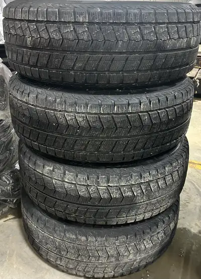 Off a Nissan Qashqai Size: 225/55R17 Center Bore / Hub Bore: 66.1 mm Bolt Pattern: 5x114.3 Tire Dept...