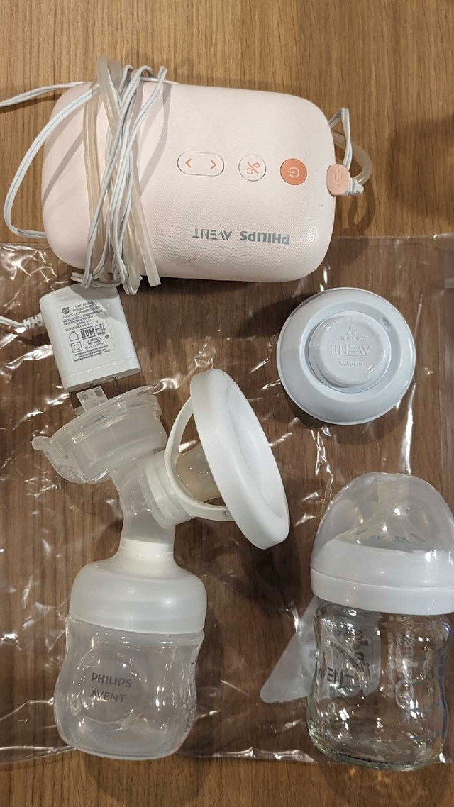 Philips Avent Single Electric Pump and Bottles in Feeding & High Chairs in Ottawa