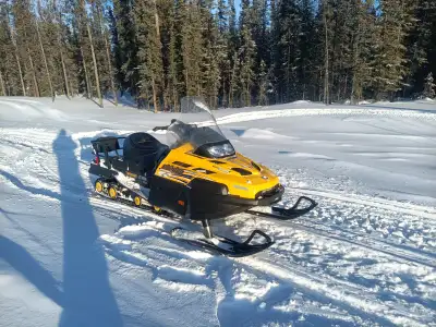 2010 Skandic 550F wide track (20"), 2 speed gearbox (Hi/Lo/reverse), Heated hand & thumb warmers. un...